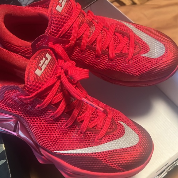 Lebrons . Great condition- make me an offer must go:) - Picture 3 of 4